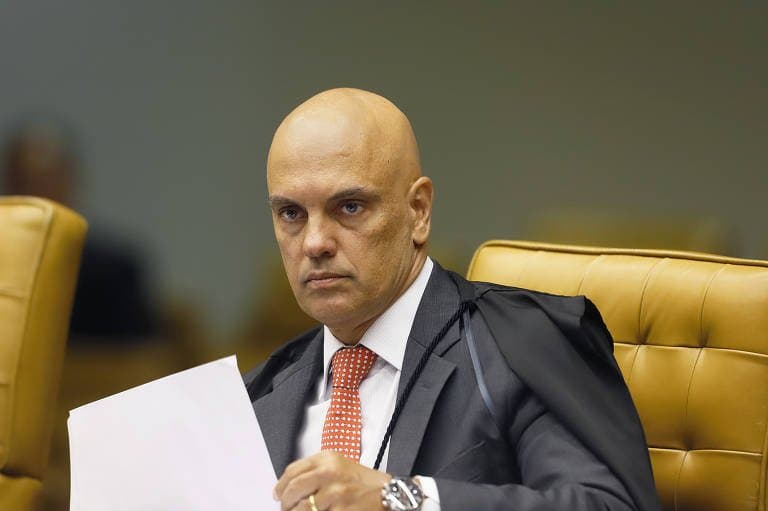 Moraes determina que Bolsonaro preste depoimento em inquérito sobre documentos sigilosos