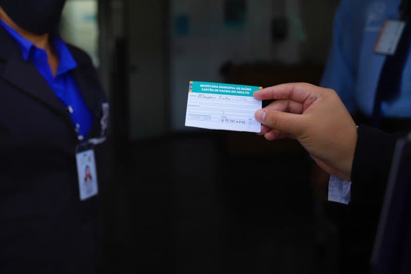 Órgãos de controle solicitam ao Governo carteira de vacinação e teste de covid para entrar em estabelecimentos