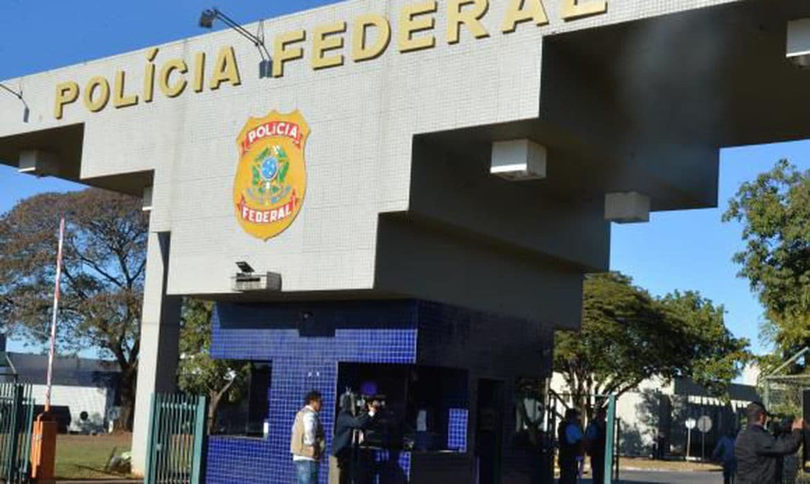 Ministro da Justiça reafirma aumento para policiais; servidores prometem greve