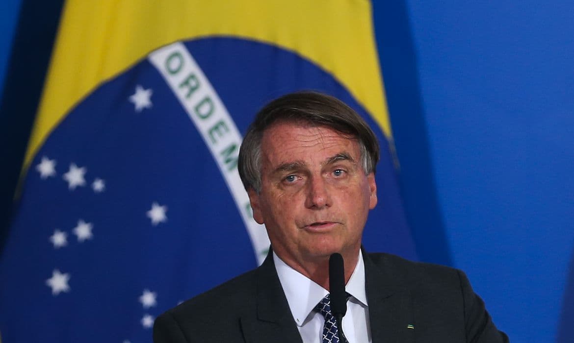 Tribunal de Haia recebe denúncia que acusa Bolsonaro de crimes contra humanidade