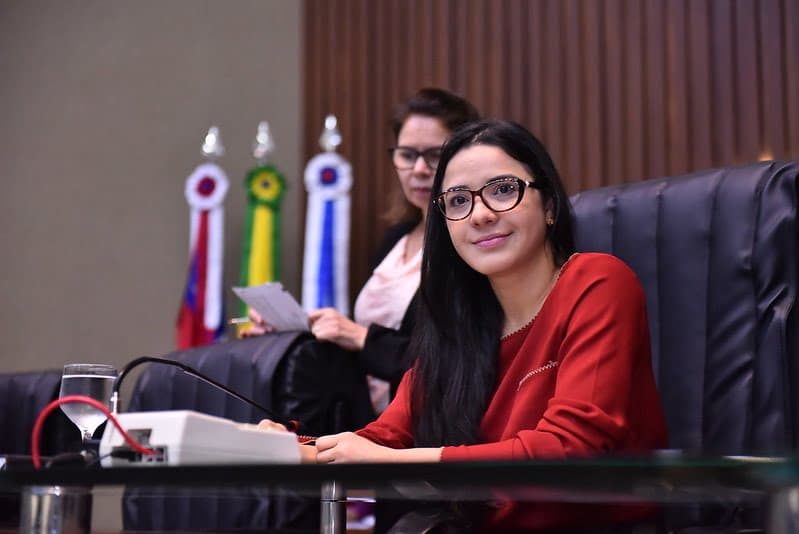 Deputada fala sobre fim da taxa de religação de serviços e audiência pública sobre tarifa de água