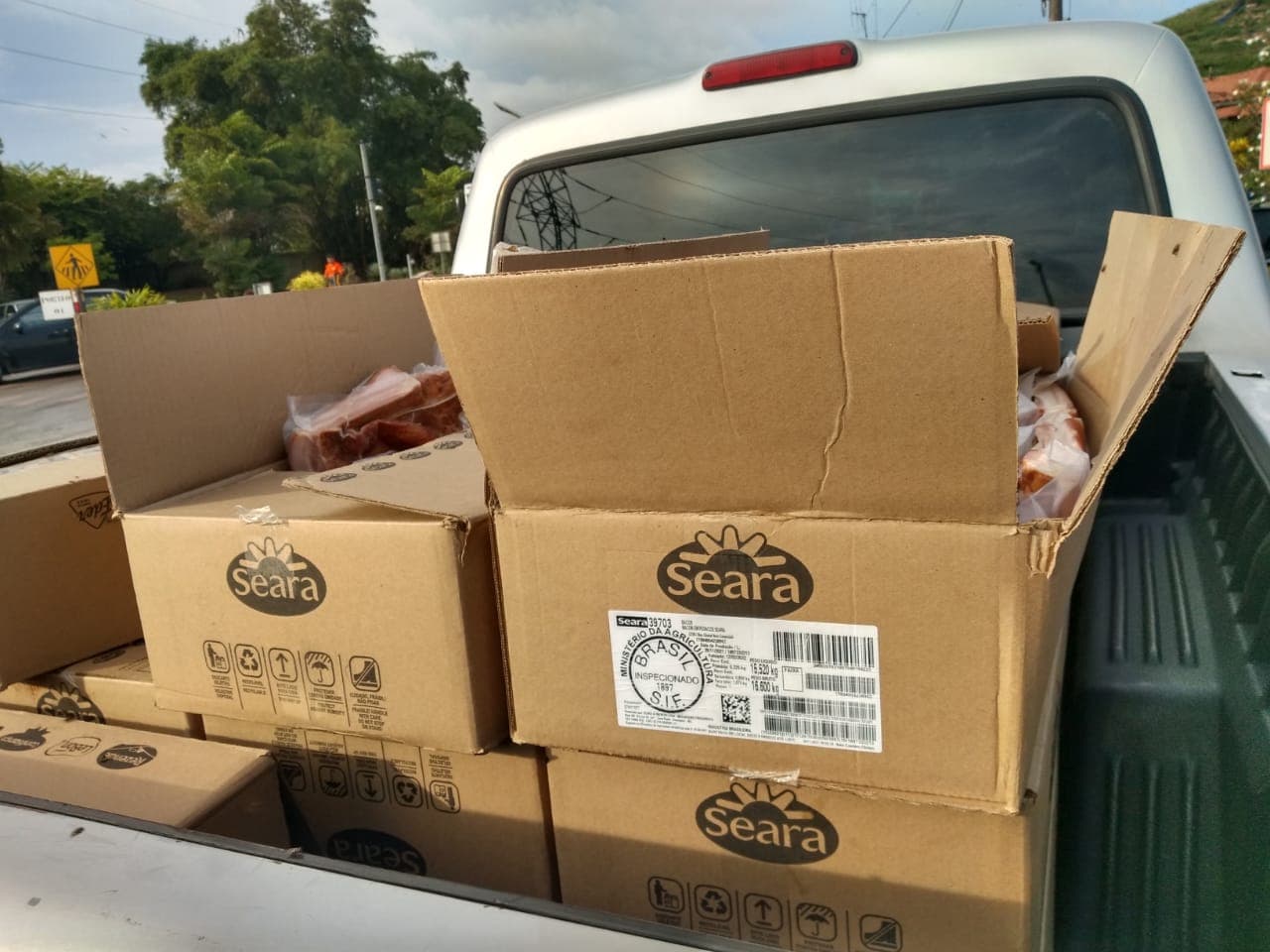 Em Manaus, mais de 280 quilos de carne suína são apreendidos em depósito de empresa