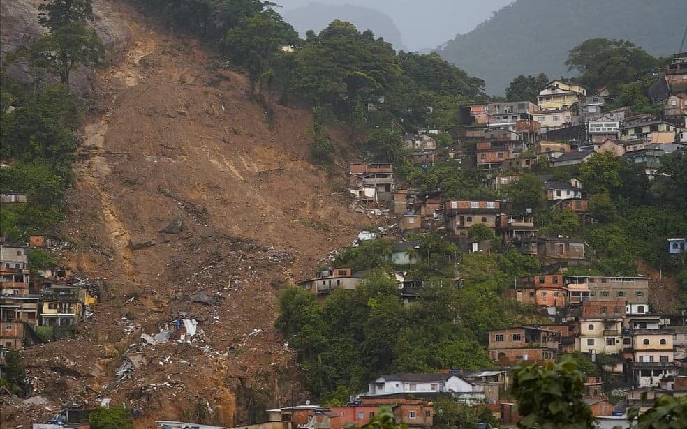 Em Petrópolis, número de mortos chega a 120 e 116 desaparecidos