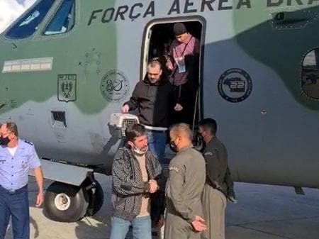 Aviões com brasileiros resgatados da Ucrânia chegam ao Recife