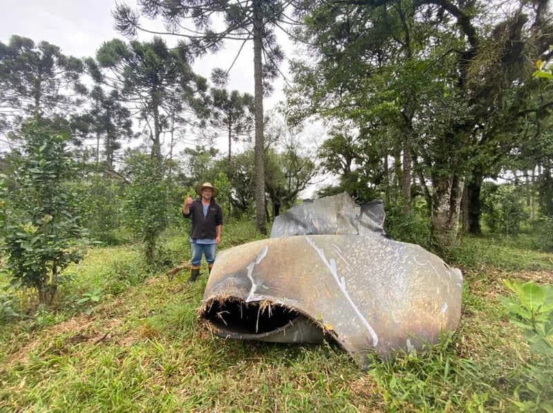 Casal encontra pedaço de lixo espacial em terreno no sul do Paraná