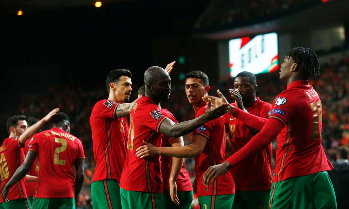 Portugal vence da Turquia e sonha com a Copa; Itália está fora do Mundial