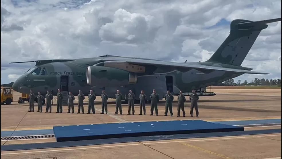 &#8216;Operação Repatriação&#8217; Avião de resgate aos brasileiros na Ucrânia faz última parada em Recife