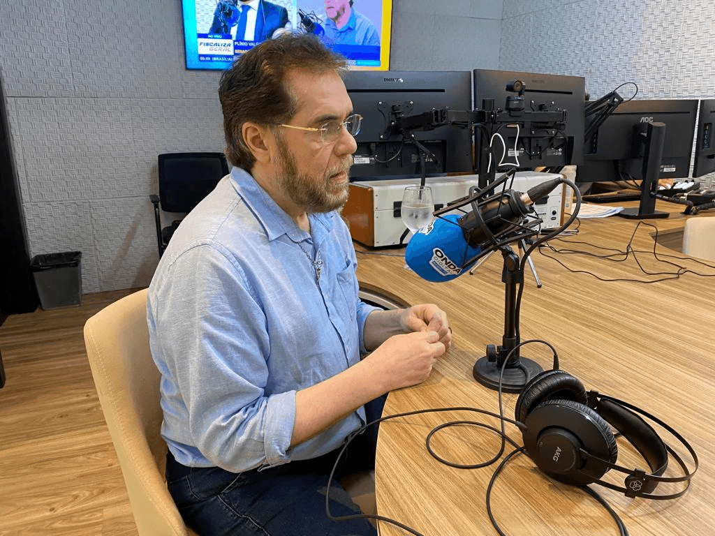EXCLUSIVO| Plínio Valério promete sair do PSDB se Amazonino for candidato