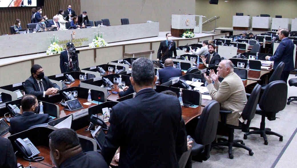 TCE-AM determina suspensão da compra de &#8220;Kit Selfie&#8221; na CMM