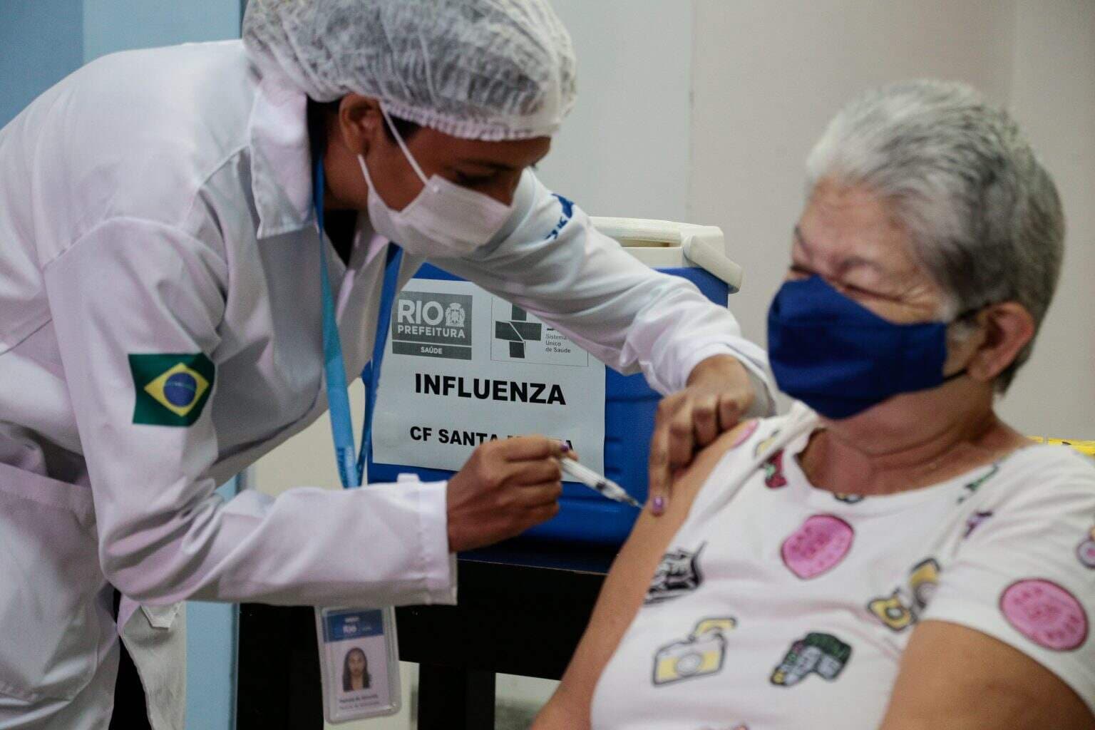 Ministério da Saúde realiza &#8220;dia D&#8221; de vacinação contra gripe e sarampo