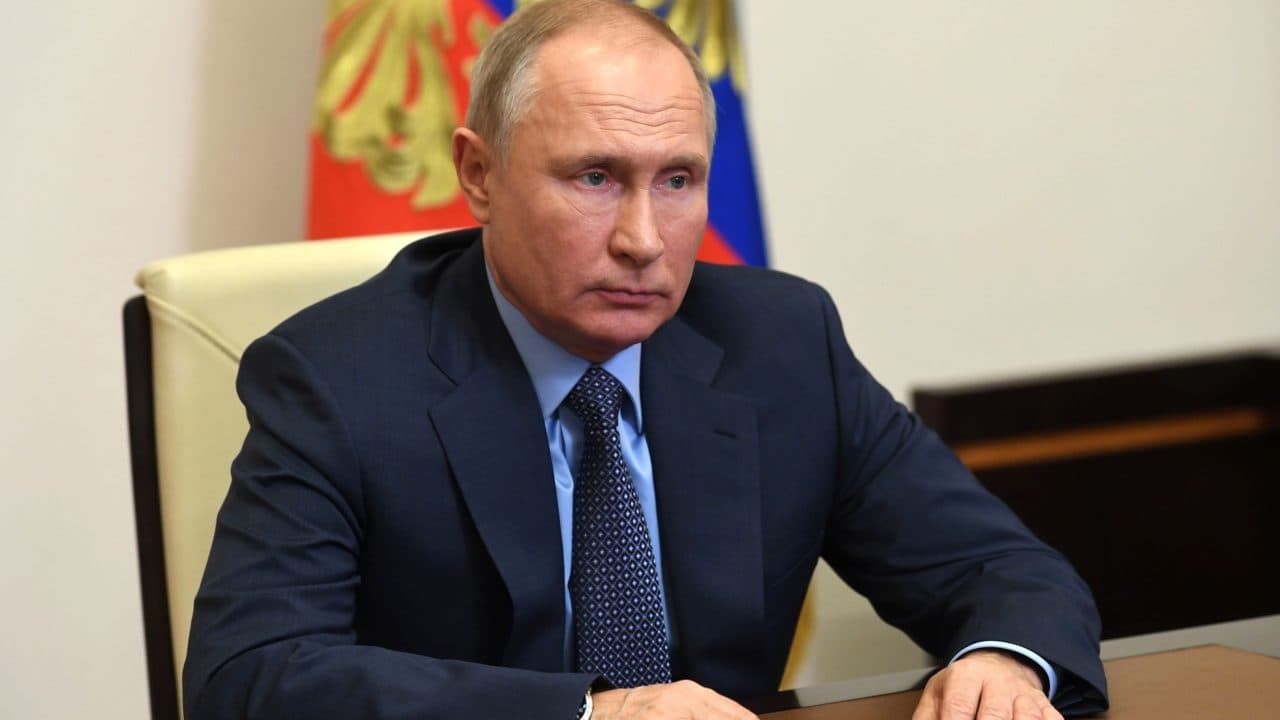 Putin proíbe entrada de primeiro-ministro britânico na Rússia