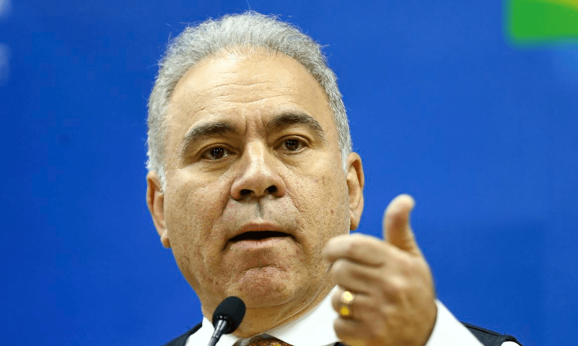 Queiroga anuncia: &#8220;CoronaVac deve ser usada só para crianças e adolescentes&#8221;
