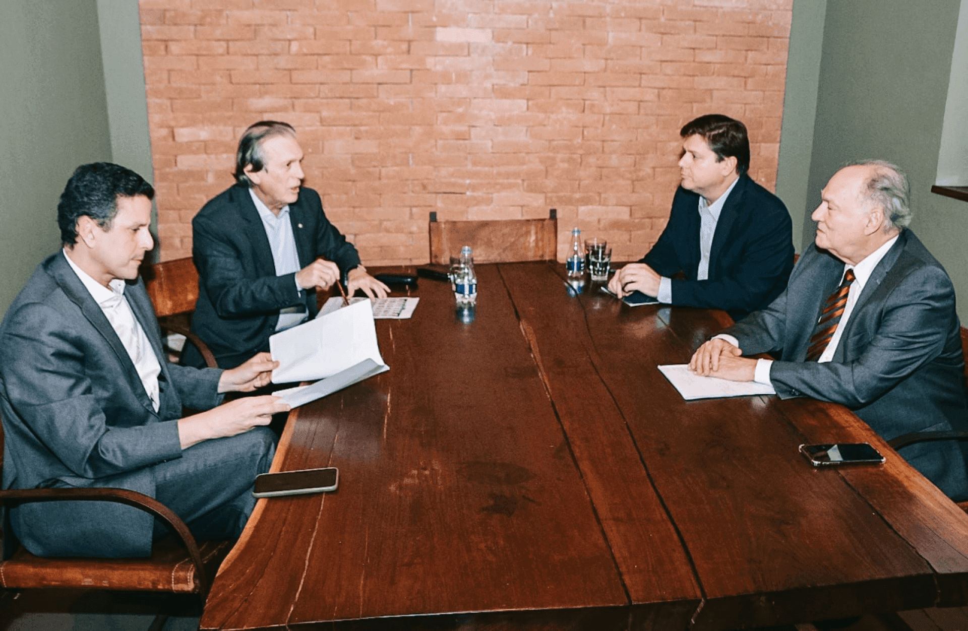 Partidos anunciam união para apresentar &#8220;candidato de consenso&#8221; de terceira via