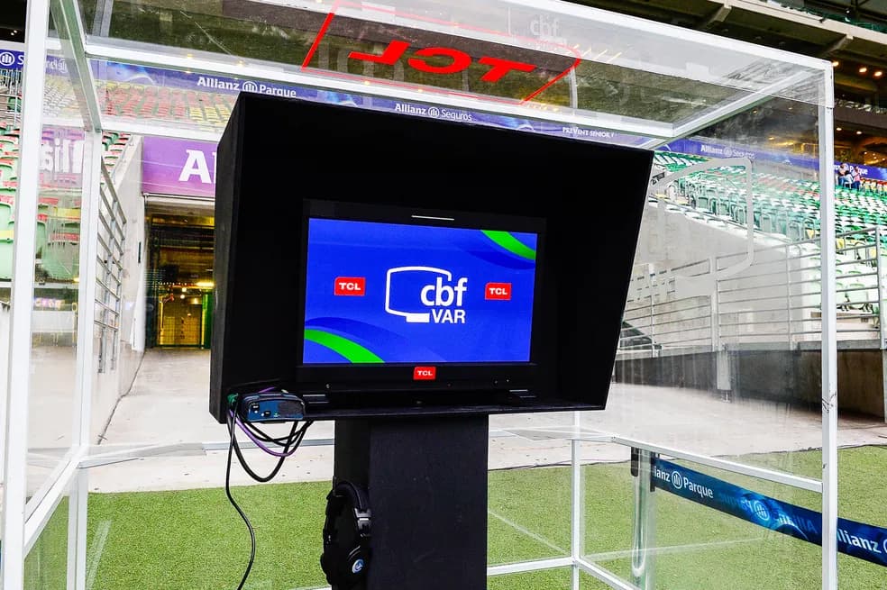 CBF demite responsável pelo VAR e funcionários da arbitragem