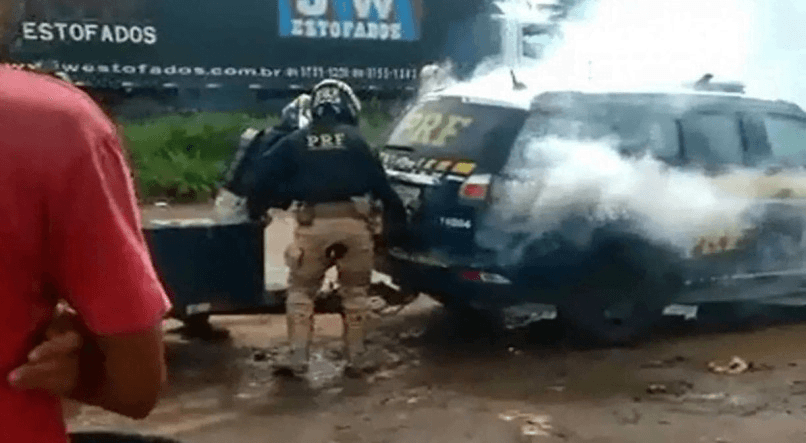 Flávio Dino demite 3 policiais envolvidos na morte de homem em &#8220;câmara de gás&#8221;