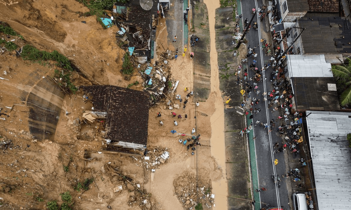 Chuvas no Recife: Número de mortos chega a 106