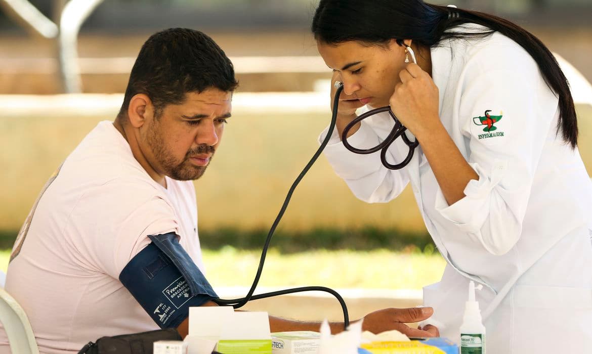 Após redução no valor, planos de saúde terão maior reajuste na série histórica