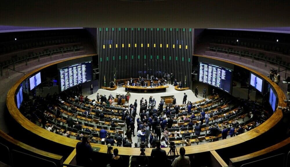 Câmara vota nesta terça projeto que reduz alíquota sobre combustíveis e energia elétrica