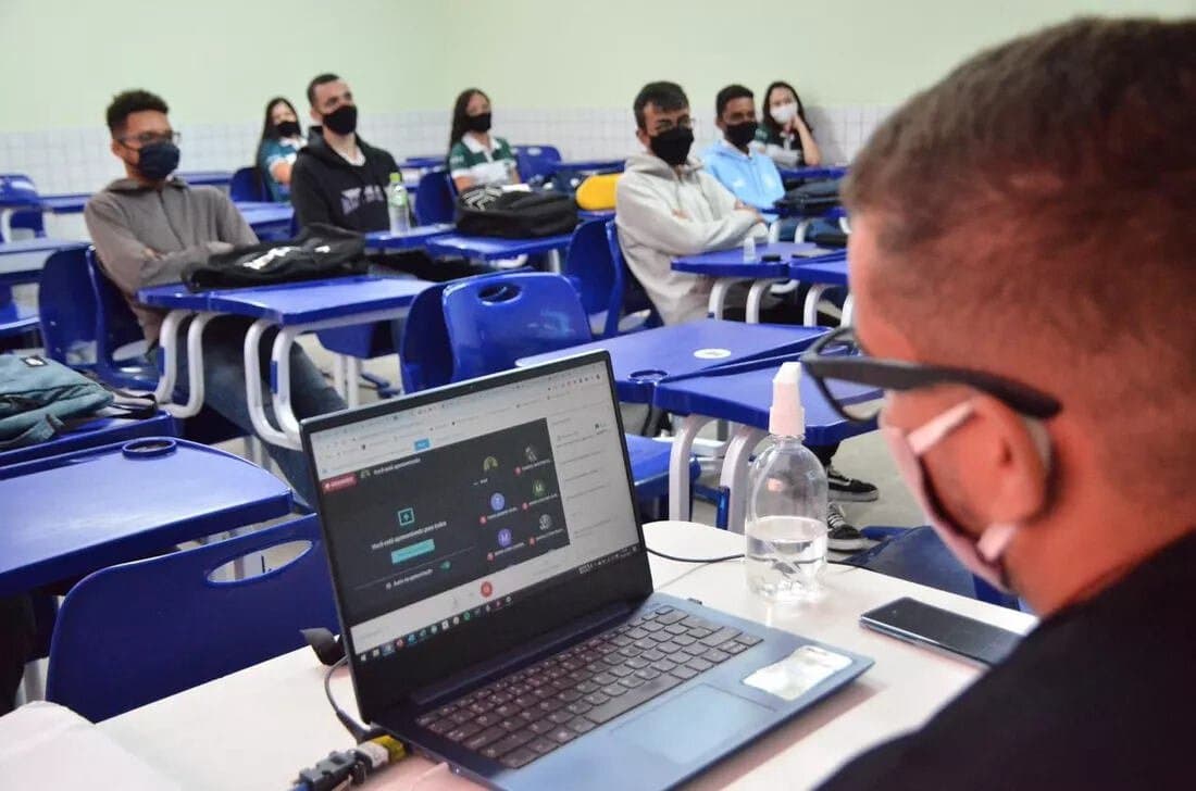 Bolsonaro sanciona lei que amplia acesso de estudantes ao Prouni