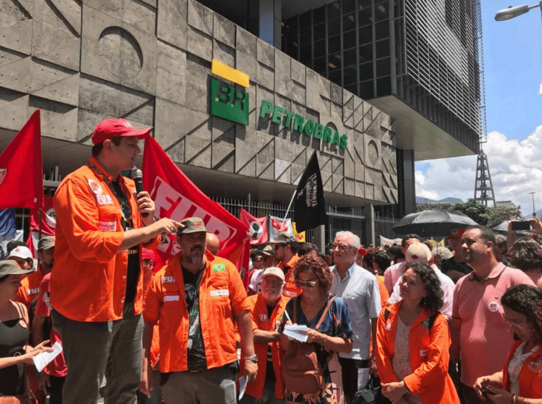 Petroleiros prometem maior grave da história em caso de privatização da Petrobrás