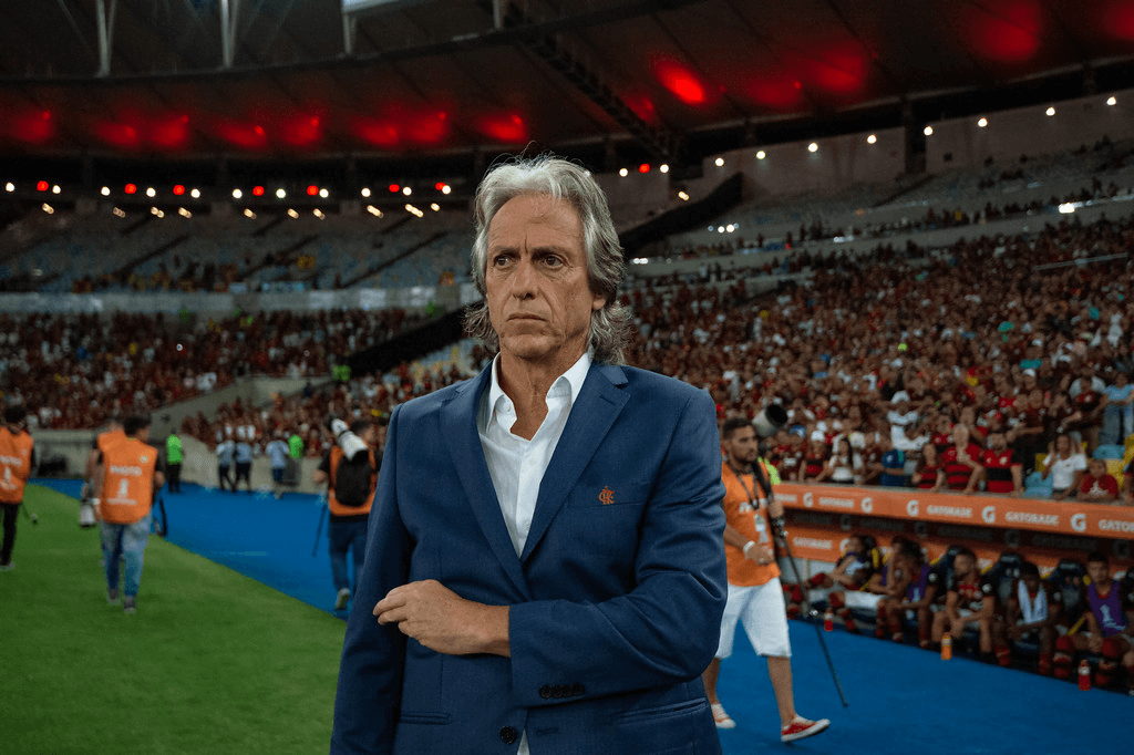 &#8220;Não volto ao Brasil&#8221;, diz Jorge Jesus ao desembarcar em Portugal