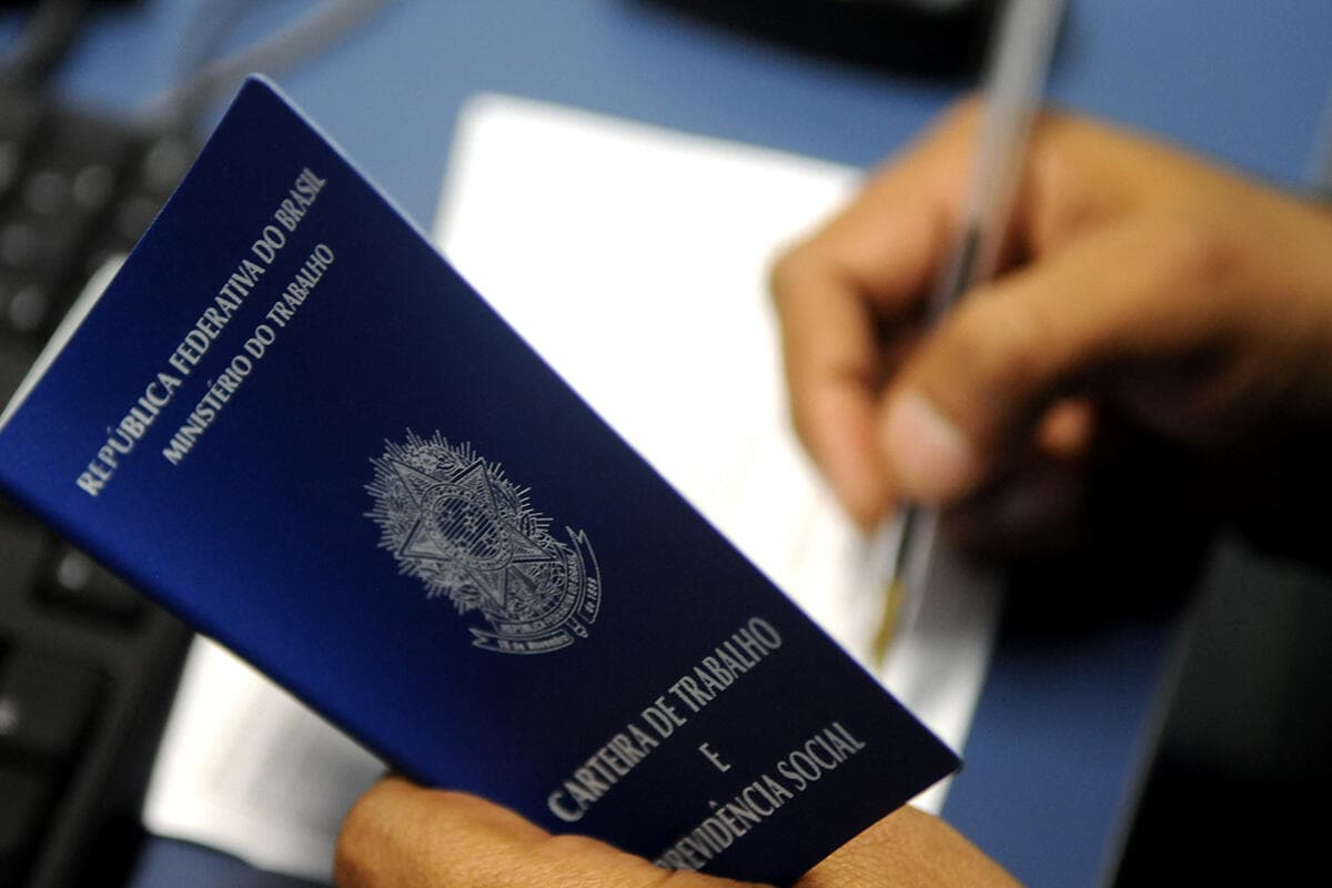 Desemprego registra índice abaixo de dois dígitos pela primeira vez em seis anos