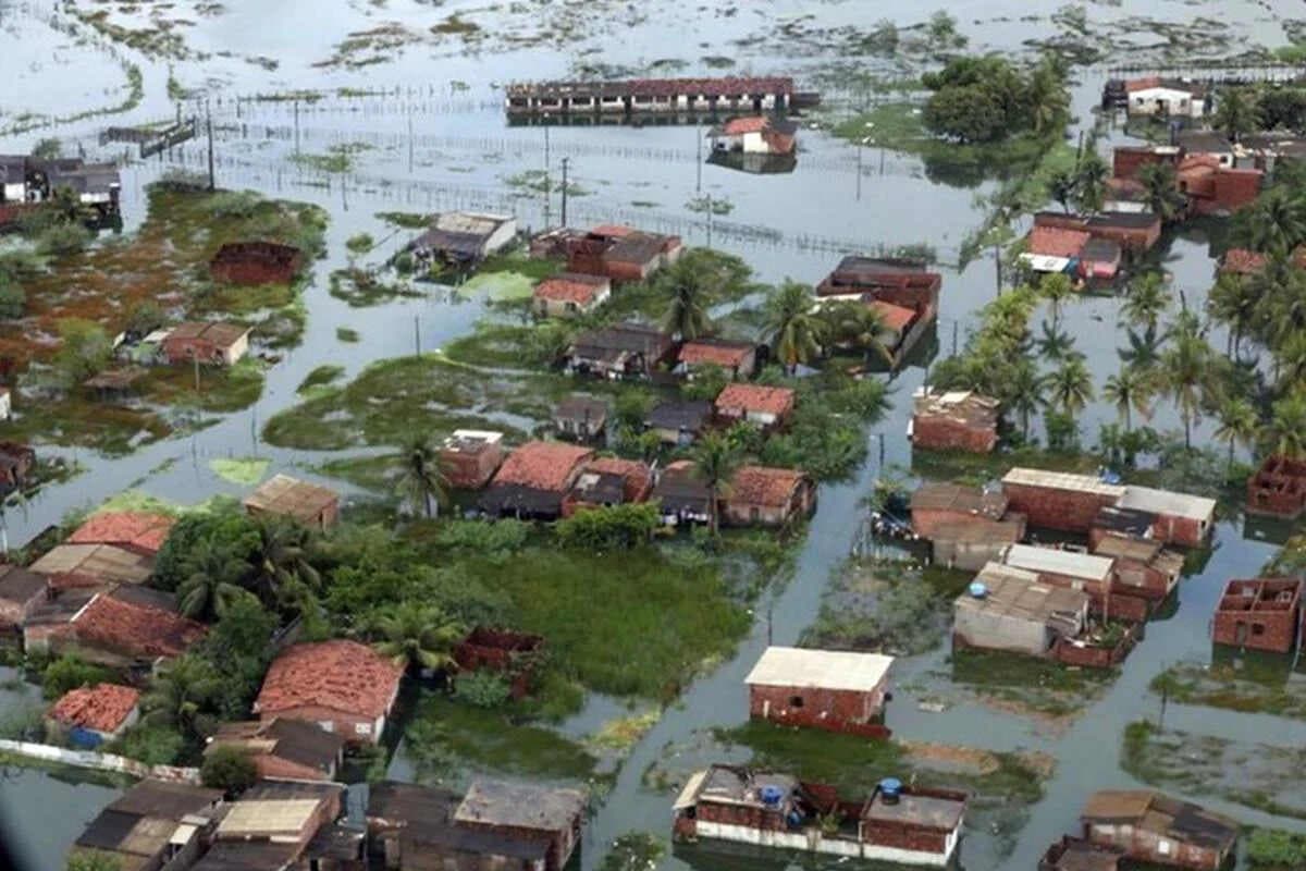 Bombeiros encerram buscas de vítimas das chuvas em Pernambuco