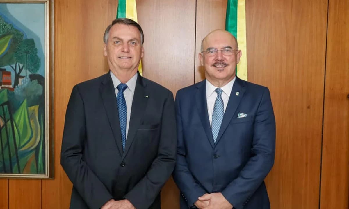 Milton Ribeiro diz em ligação que Bolsonaro o alertou sobre operação policial