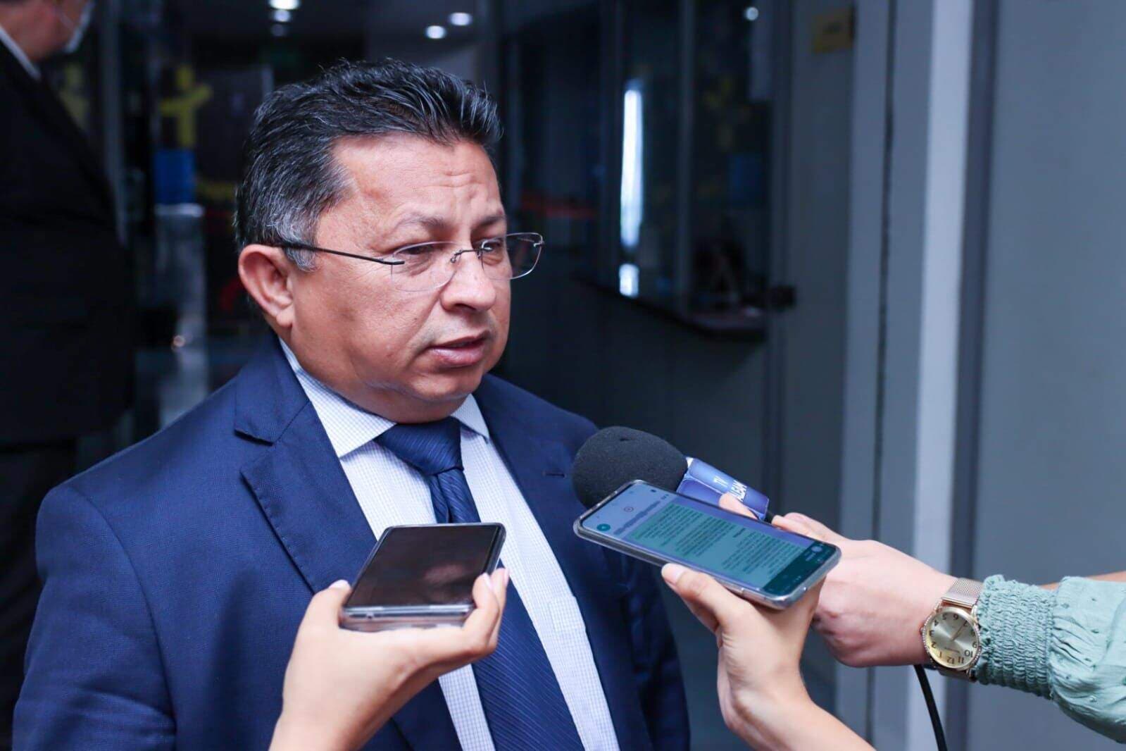 Sinésio apresenta PL que proíbe instalação de medidores aéreos