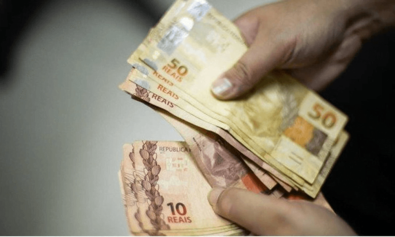 Renda dos brasileiros é a menor desde 2012, segundo IBGE