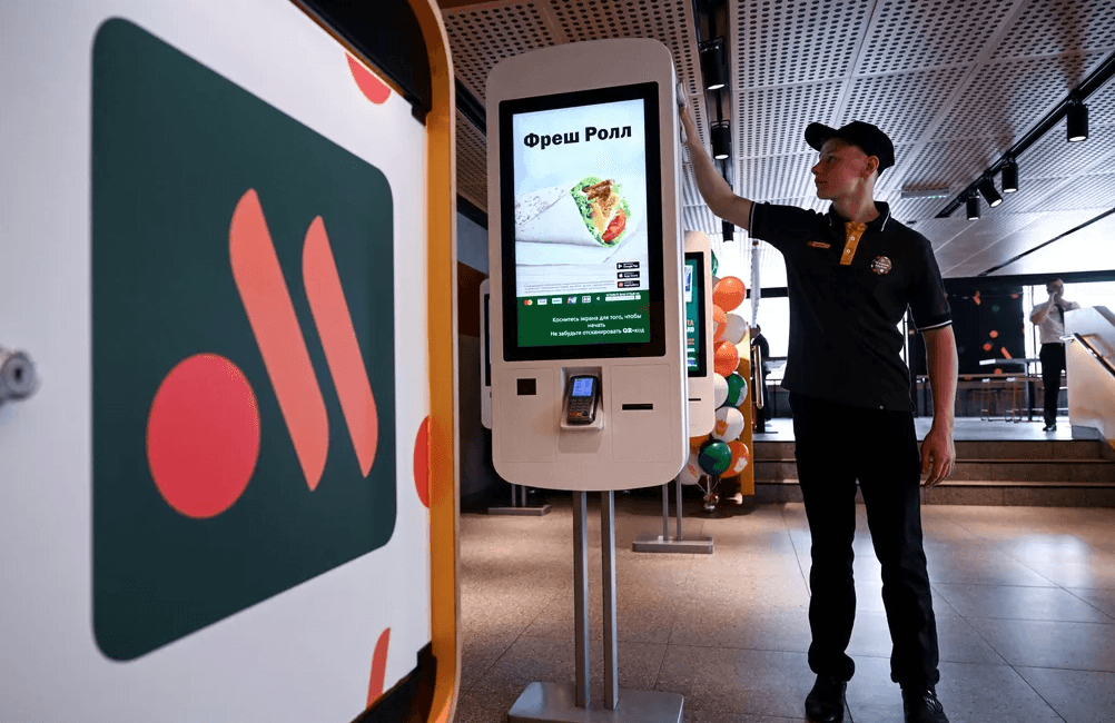 Na Rússia, lojas do McDonald&#8217;s reabrem com novo nome