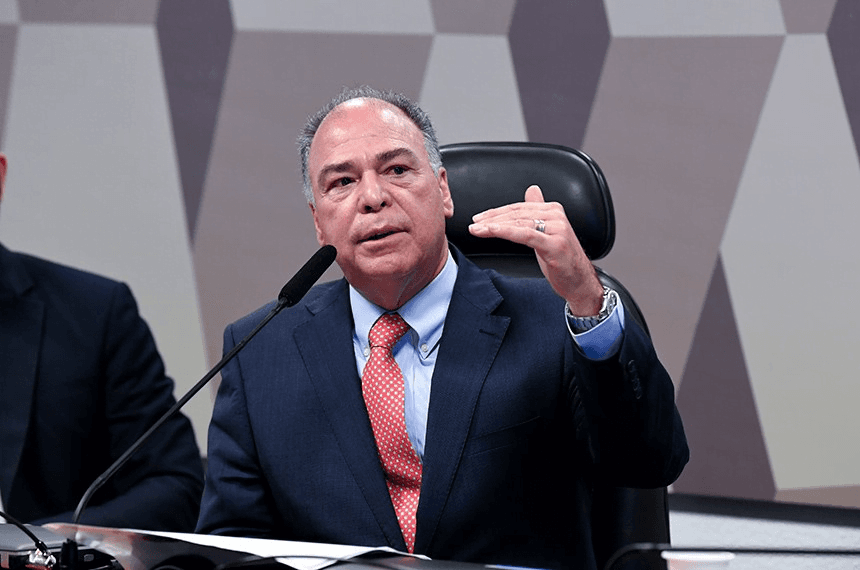 Senador muda PEC dos Combustíveis e propõe pacote social de R$ 39 bilhões