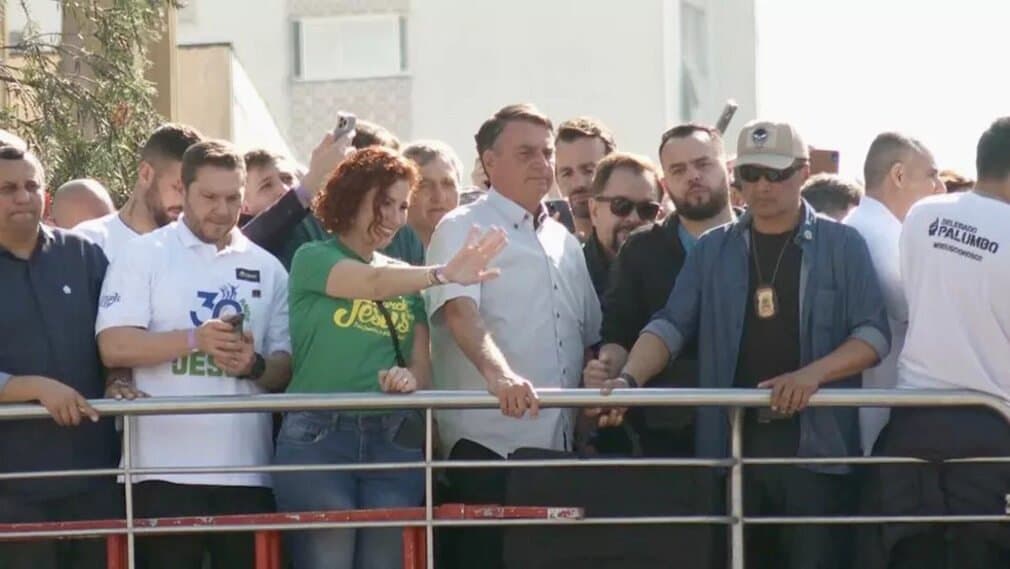 Brasil está começando a resolver problemas econômicos, diz Bolsonaro na Marcha para Jesus SP