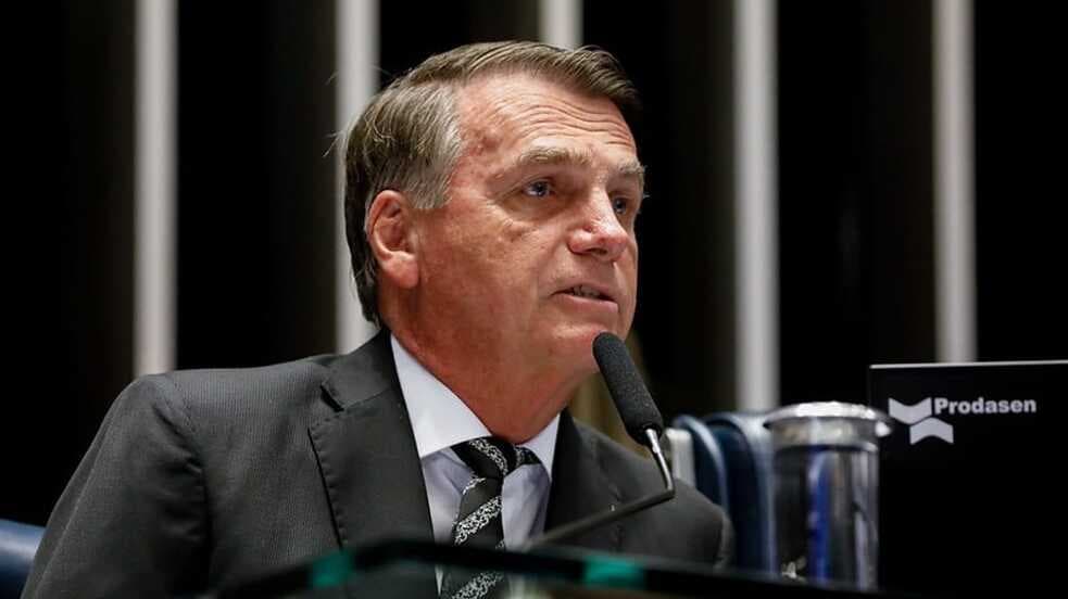 Bolsonaro apresenta informações sobre urnas eletrônicas em reunião com embaixadores