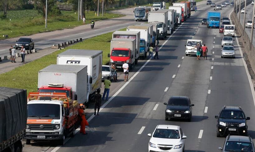 Governo libera crédito extra para pagamento de auxílio a caminhoneiros