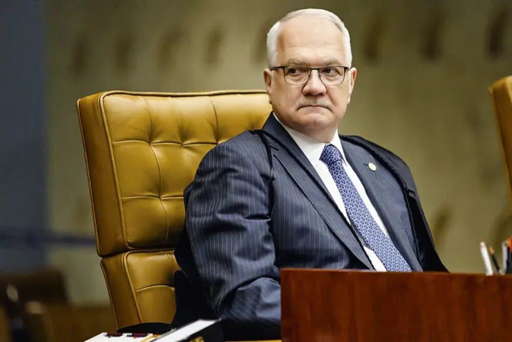 Fachin pede explicações sobre política de aborto implementada pelo governo federal