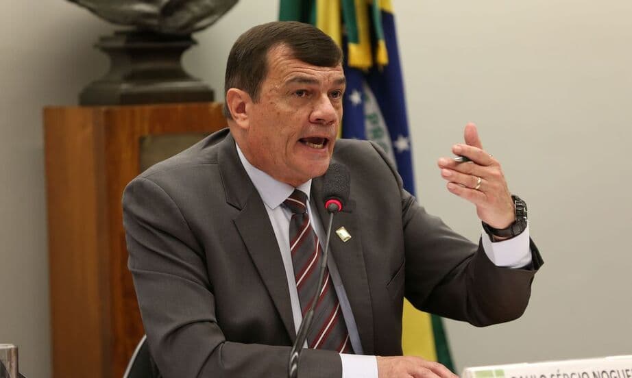 Ministro da Defesa apresenta proposta de &#8220;votação paralela&#8221; nas eleições de outubro