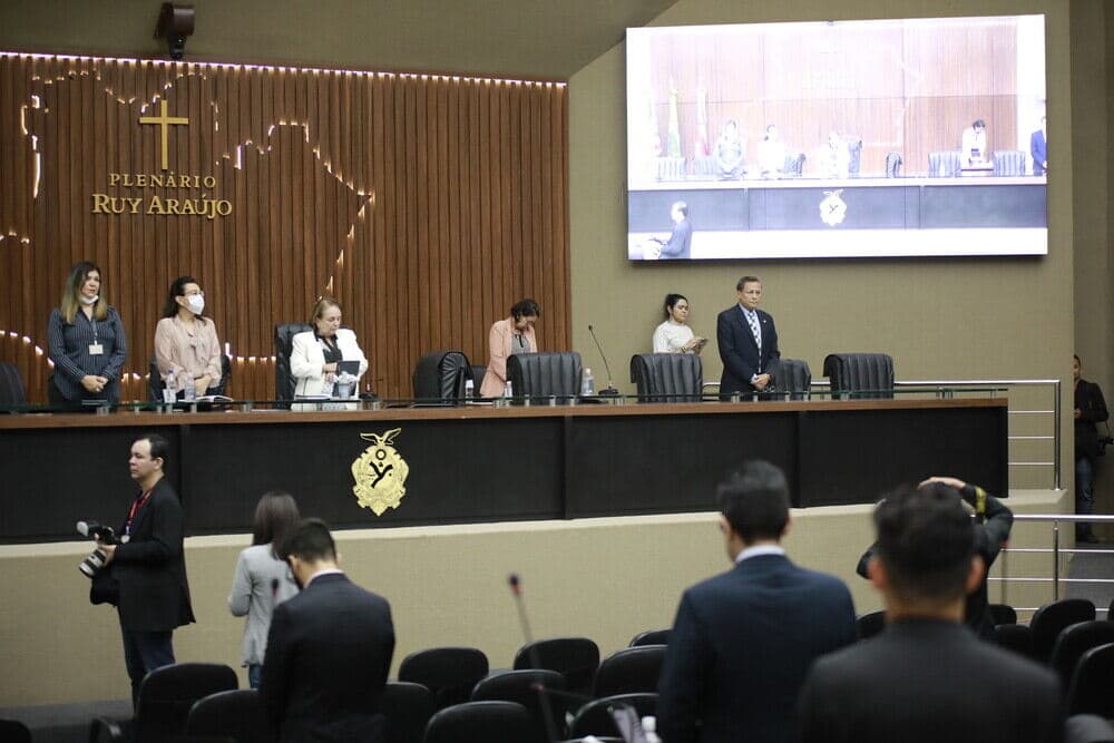 Deputados do AM avançam em proposta para dois dias de sessões plenárias