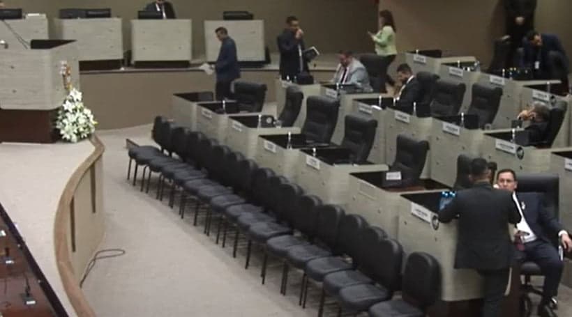 Vereadores discutem sobre decreto de IPI: Sassá chama Menezes de &#8220;puxa-saco&#8221;