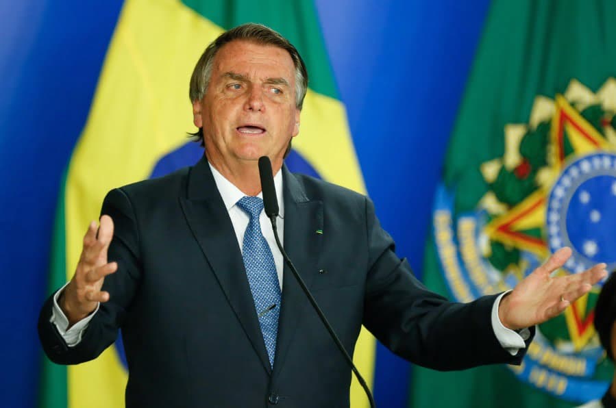 PT apresenta denúncia contra Bolsonaro no TCU  por fazer campanha em horário de trabalho