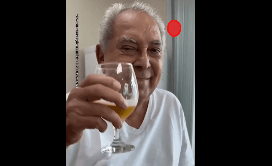 Amazonino reaparece nas redes tomando cerveja com Adail Filho