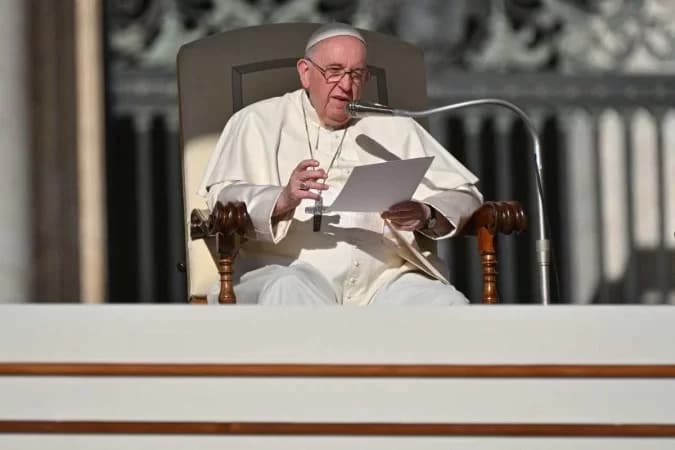 Papa Francisco denuncia &#8220;cadáveres torturados&#8221; encontrados na Ucrânia