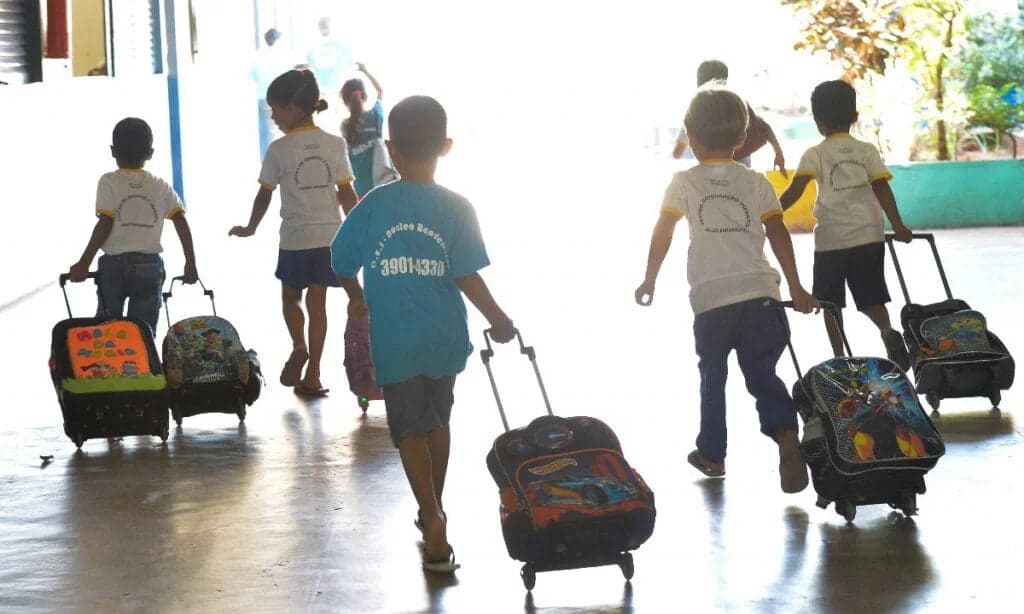 Número de crianças que não sabem ler e escrever no Brasil aumenta na pandemia