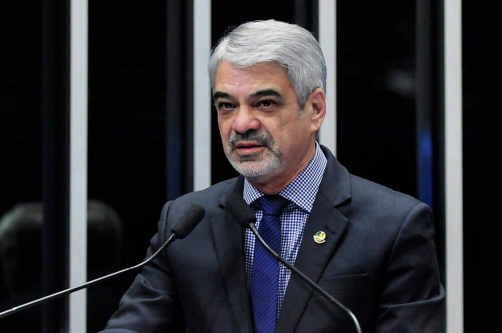PT apresenta ação contra Bolsonaro por discurso em Londres