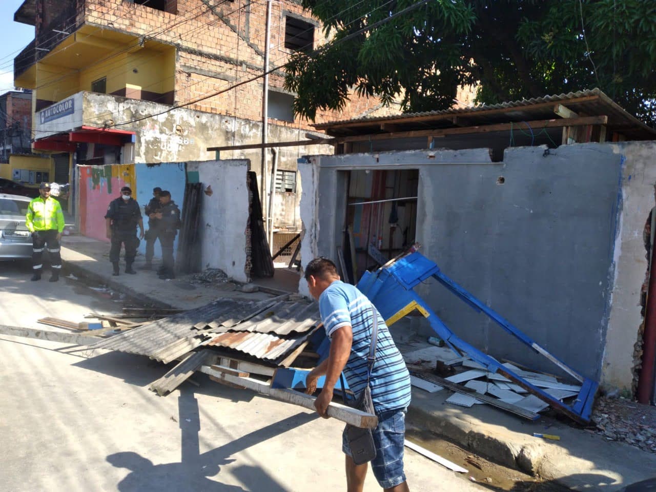 Obstrução de calçadas aumentou em 34% este ano, diz Implurb