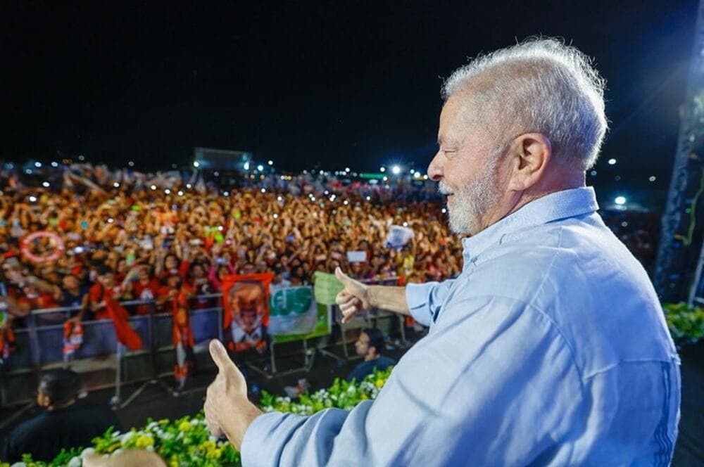 &#8220;Nenhum presidente investiu tanto no Amazonas quanto eu&#8221;, afirma Lula em comício