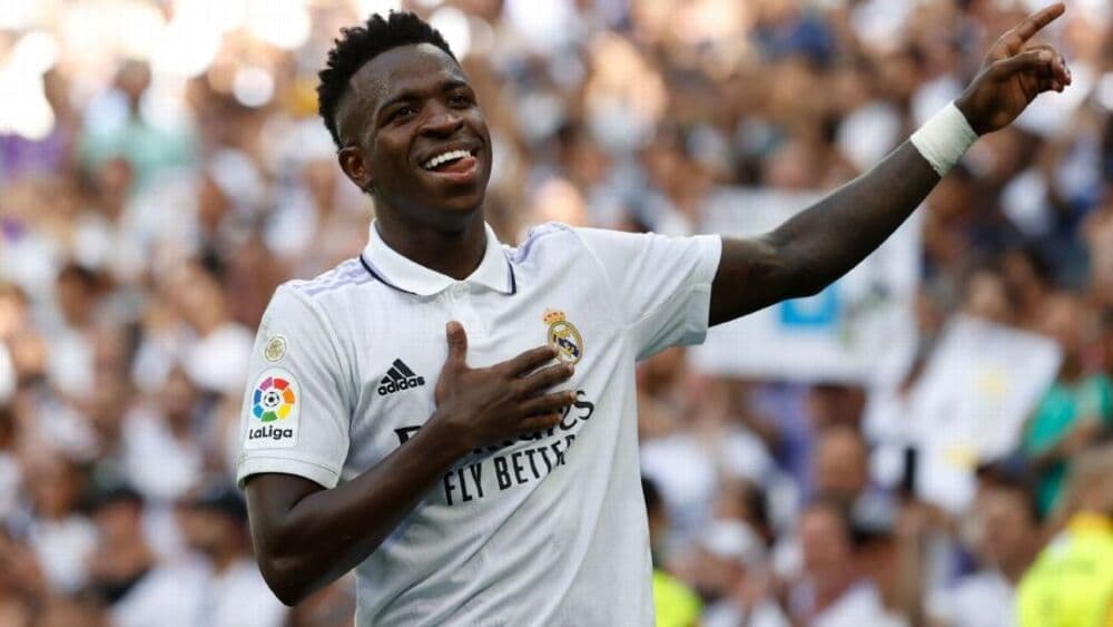Torcida do Atlético de Madrid usa canto racista contra Vinicius Junior