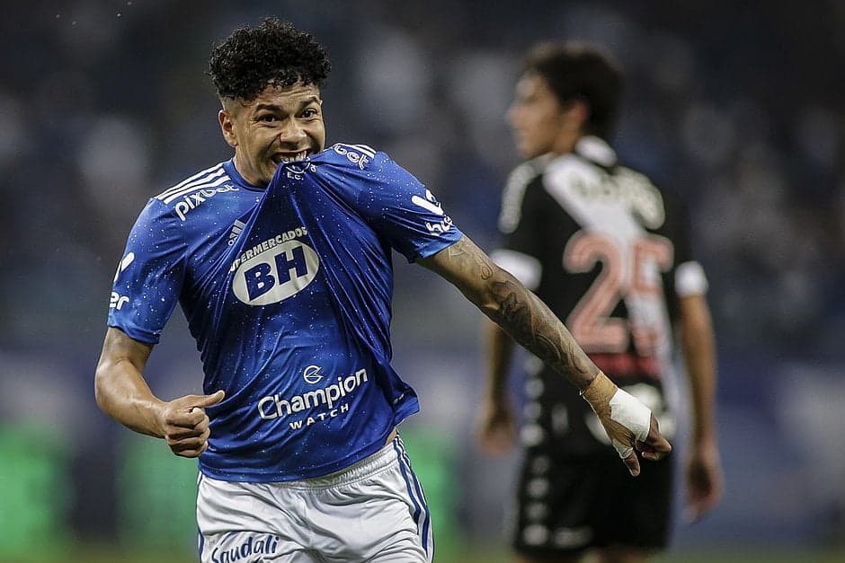 Cruzeiro vence Vasco e garante acesso à Série &#8220;A&#8221;