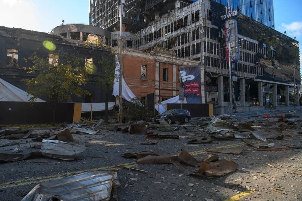 Bombardeio russo em Kiev mata dez civis