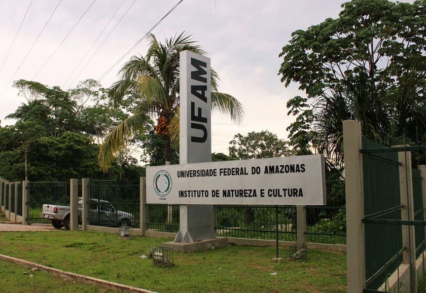 Governo Federal bloqueia R$ 2,4 bilhões do orçamento do MEC; universidades reagem
